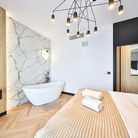 Kasprzaka 29 Wola Tower Z Wanna I Widokiem Na Panorame Centrum By Perfect 1231