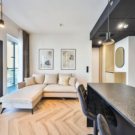 Kasprzaka 29 Wola Tower Z Wanna I Widokiem Na Panorame Centrum By Perfect 1231